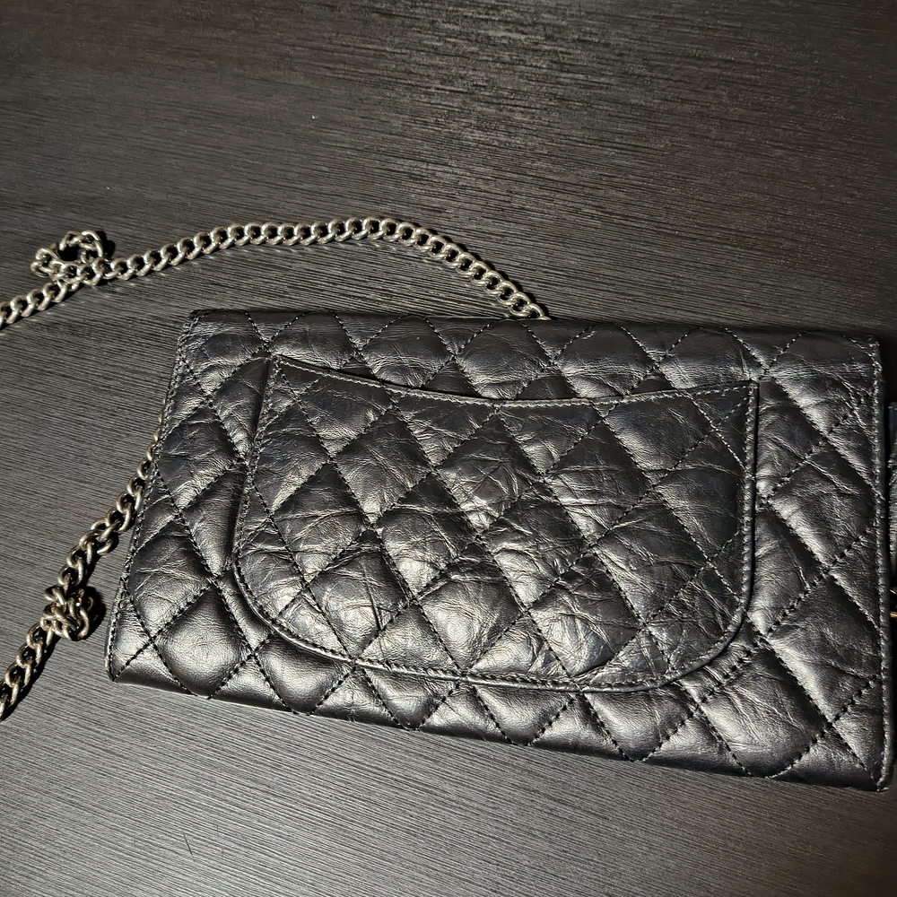 CHANEL Black Quilted Leather Clutch with Chain - Picture 4 of 11